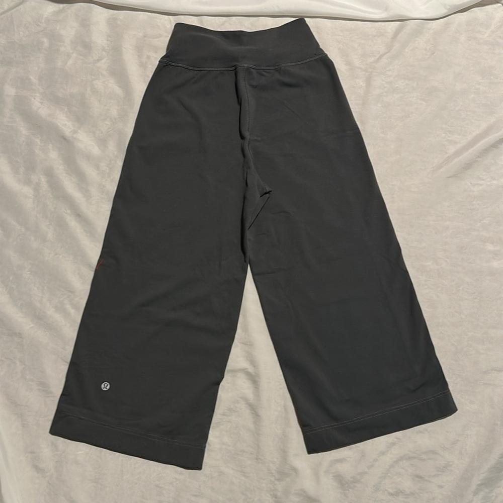 Lululemon Wide-Leg High Rise Crop Leggings Sz 4 - Picture 5 of 9